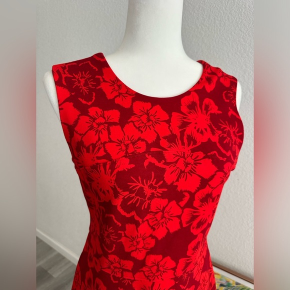 Lands' End Sz 10 Red Floral Fit & Flare Stretch Sleeveless Dress Pockets SideZip - Picture 3 of 6